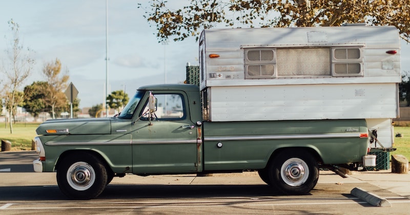 Ford-Camper-Special-equipped-with-a-390-big-block