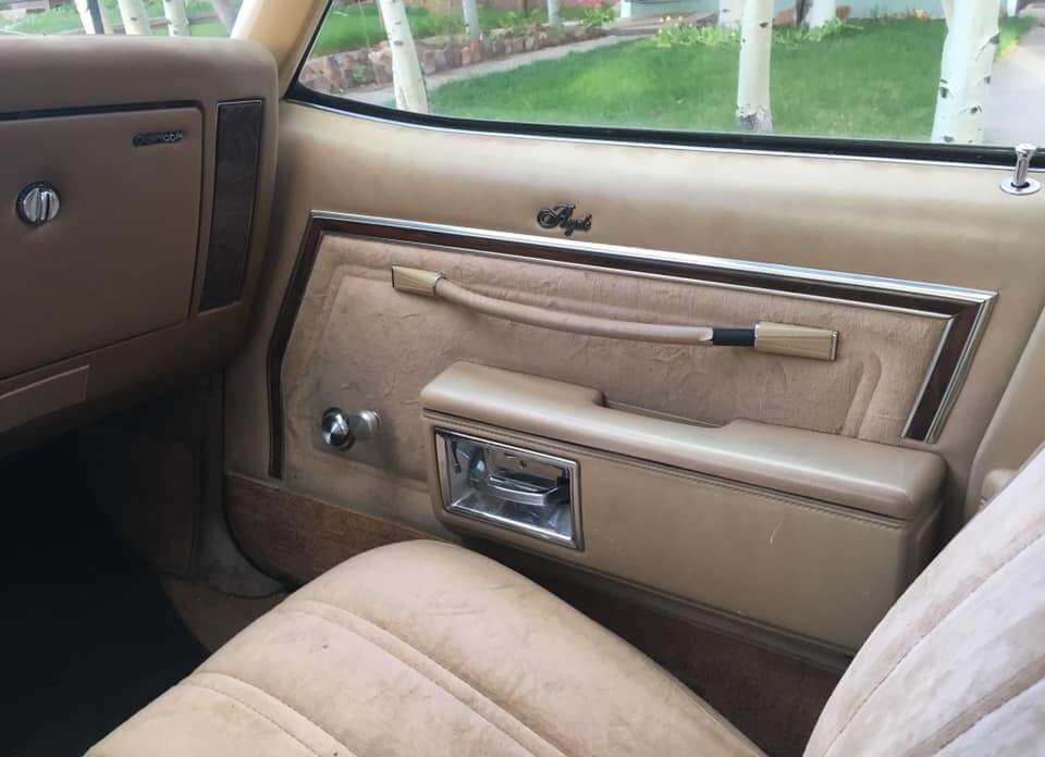 1977-olds-delta-88-interior