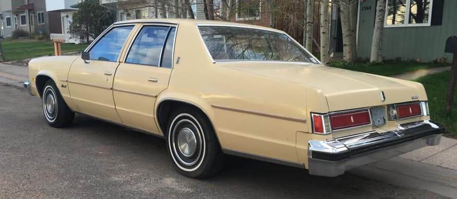 1977-olds-delta-88-side-view